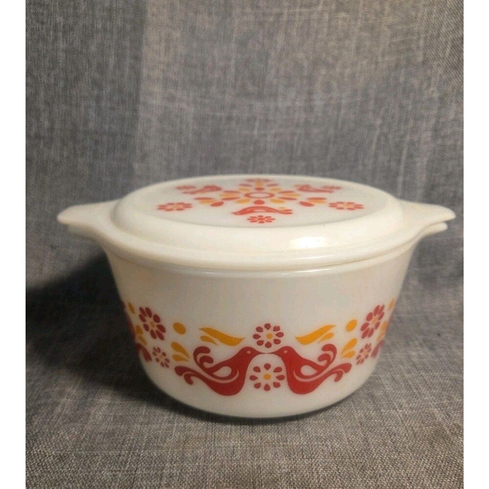 Vtg White Pyrex Friendship 473 Red Birds 1 Quart Casserole Dish with Lid EUC